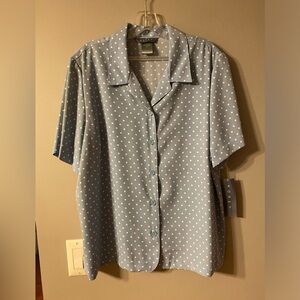 KORET Women’s Size 18 wedgewood blue with polka dots collared v neck